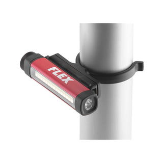 Bilden visar produketen FLEX - MWL 150 4 - Multifunctional LED Headlamp runt en stång